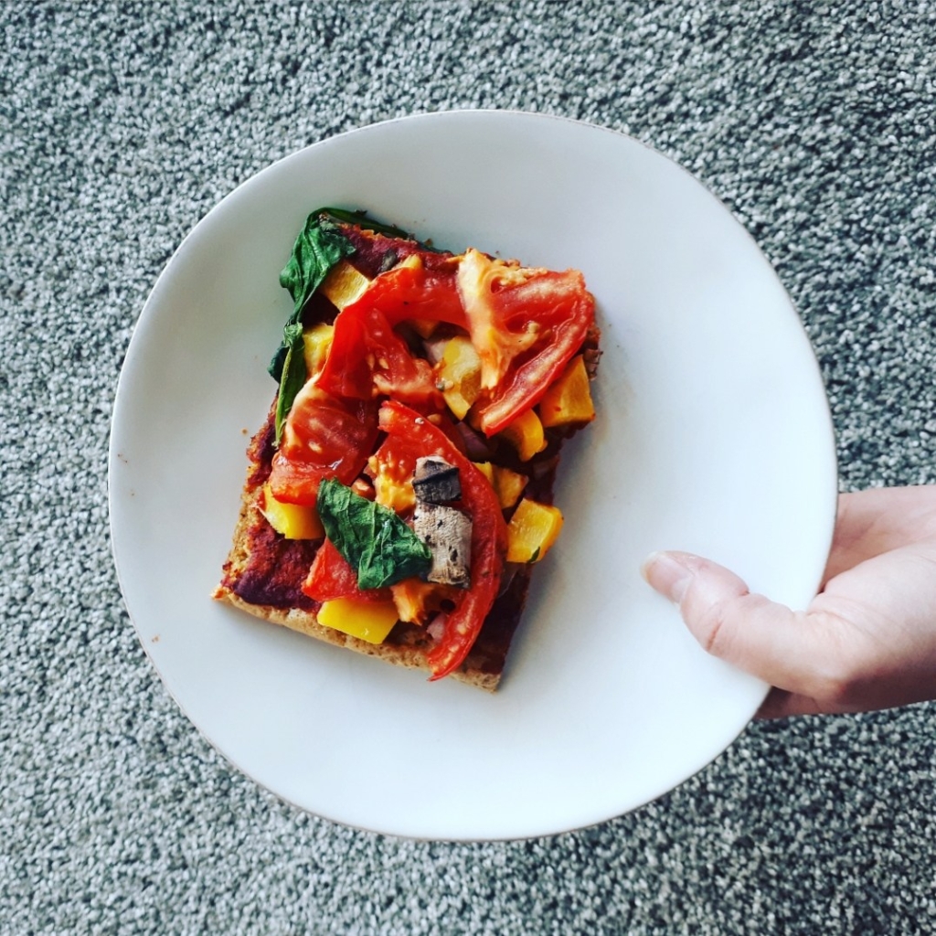 A SIMPLE GLUTEN FREE AND VEGAN PIZZA THAT COOKS IN UNDER 50 MINUTES